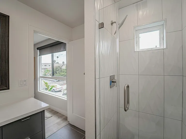 1321 Bates Ave #1323-1/2 — Photo 43