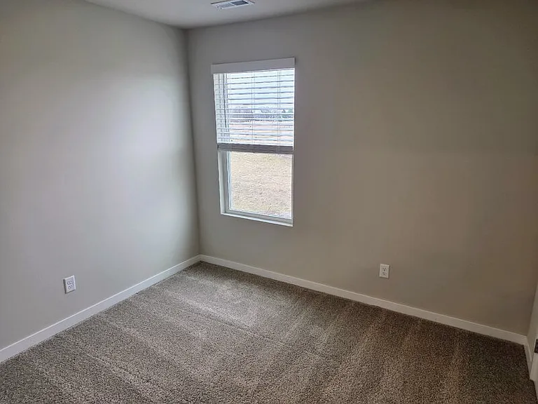 655 NW Williamsburg Ln — Photo 26