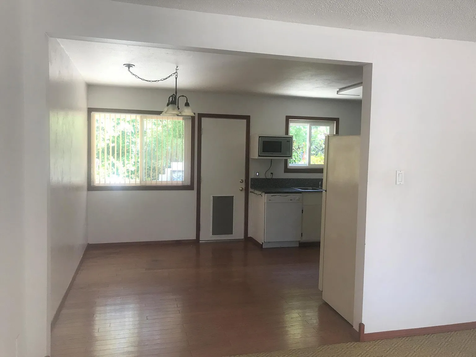 3 bed, 1040 sqft, $3,500 — Photo 3