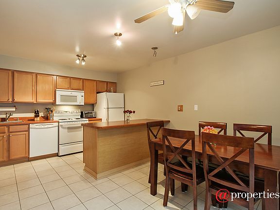 Kitchen / Breakfast Room