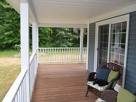 Multiple entries onto porch