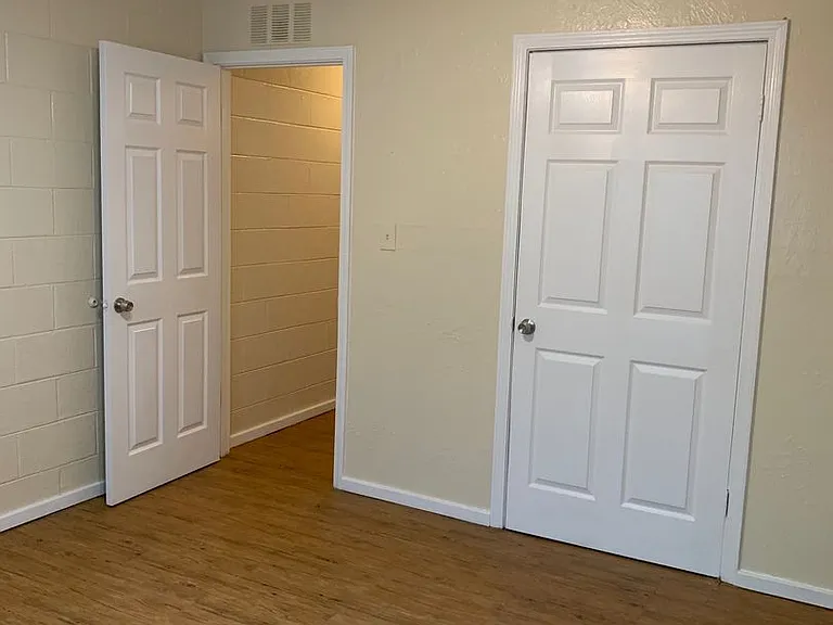 190 Georgia Ave — Photo 8