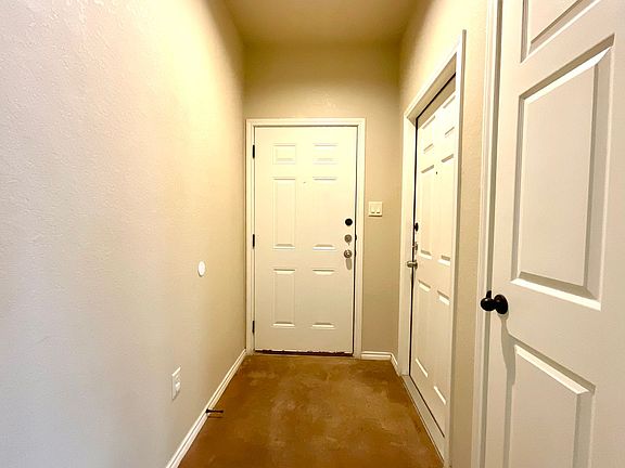 4th image of 2575 Pahmeyer Rd