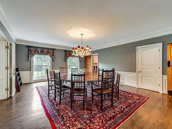 5th image of 1221 Governors Dr