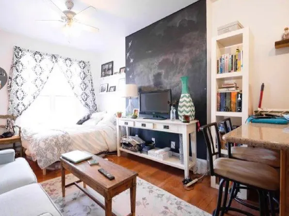 487 Saint Marks Avenue image 1 of 7