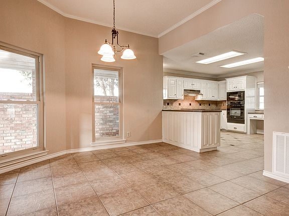 2nd image of 334 Bluebonnet Cir