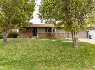 813 1st St NW, Beulah, ND 58523