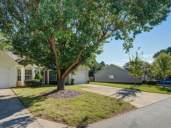 3rd image of 90 Mansfield Cir