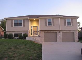 515 Bud Ln, Belton, MO 64012