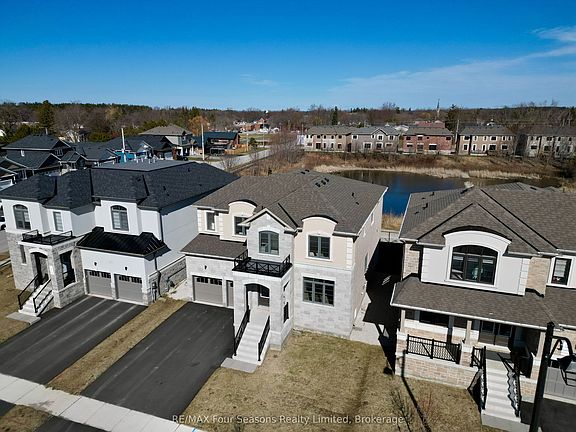 5th image of 211 Stayner St