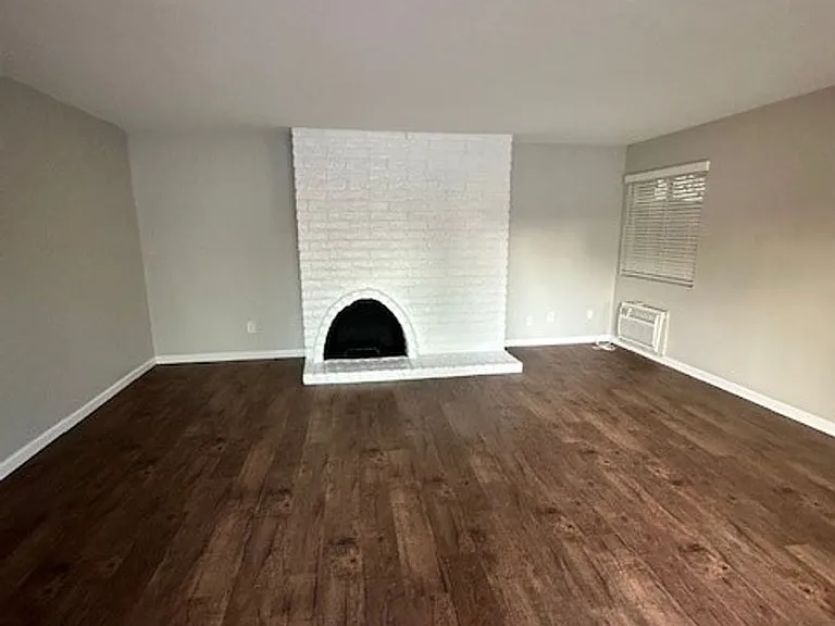 415 W Rosewood Ave — Photo 6