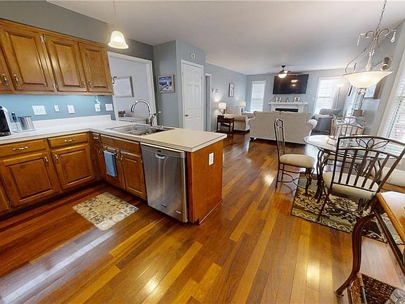 5th image of 723 Colonial Ave
