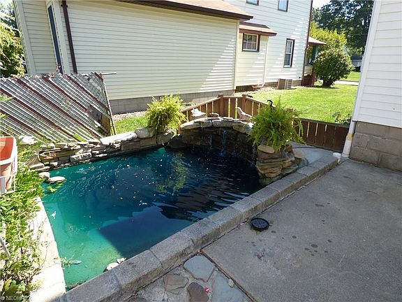 4th image of 1485 Edgewood St NE