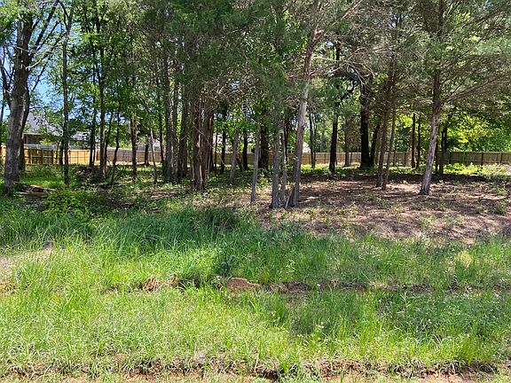 3rd image of 18227 Spruce Hill Dr