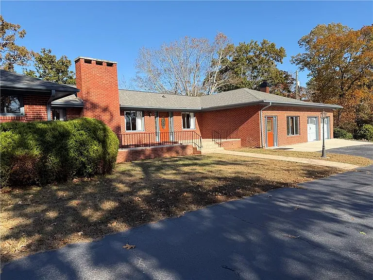 1530 Lost Mountain Rd — Photo 2