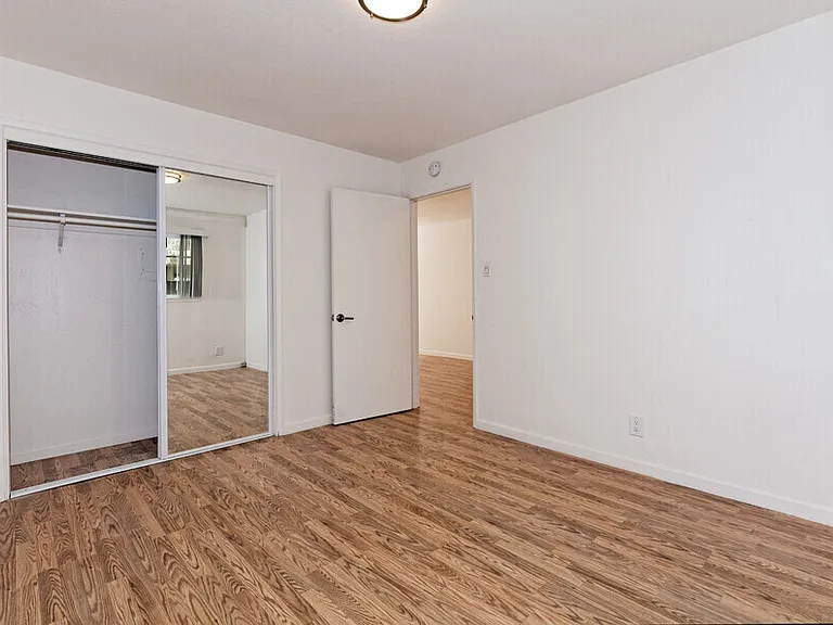 370 Staten Avenue — Photo 48