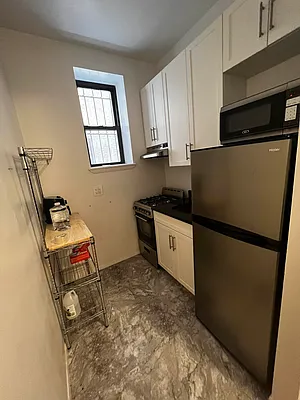 Rented by Salon Realty Corp | media 11