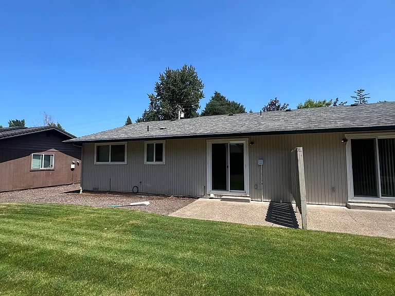1243 SE Villard St — Photo 9