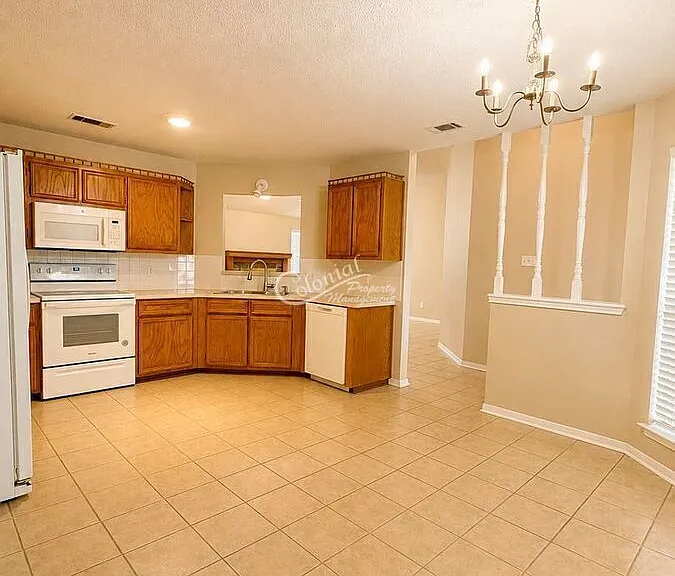 901 Kelso Dr — Photo 2