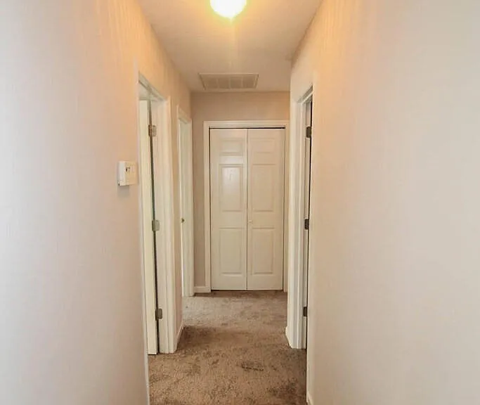246 Farmington Dr W — Photo 39