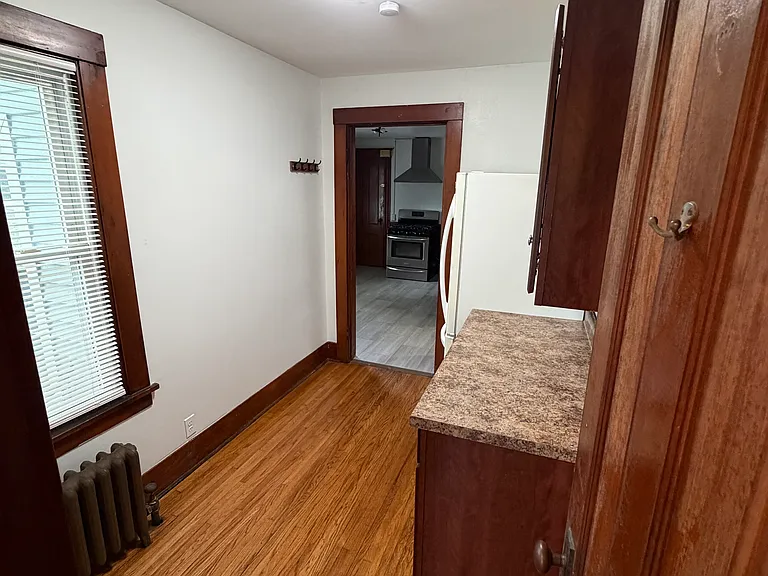 103 Winton Rd S — Photo 3