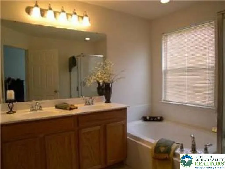 1073 Sparrow Way — Photo 8
