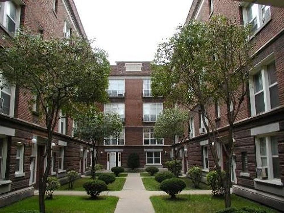 2nd image of 4136.5 N Sheridan Rd #3E