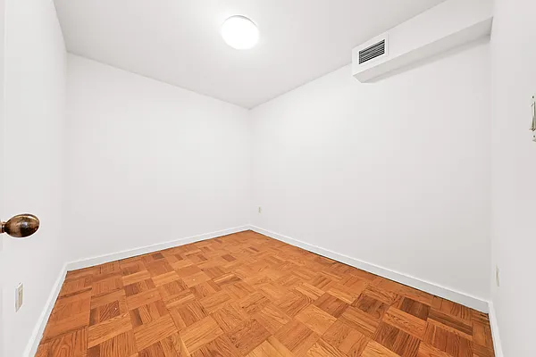 Rented by REAL New York | media 11