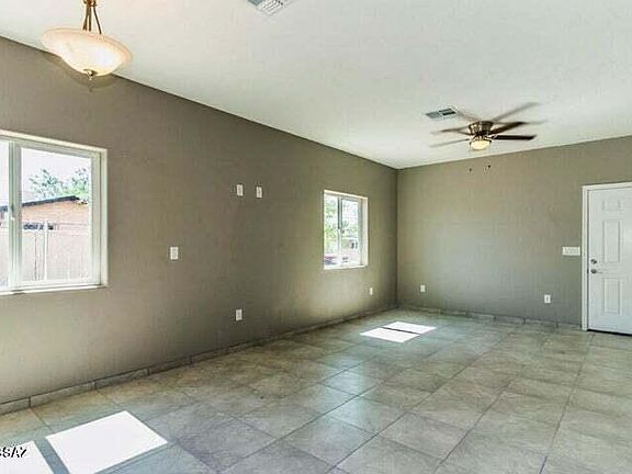 4th image of 1302 S San Jacinto Dr
