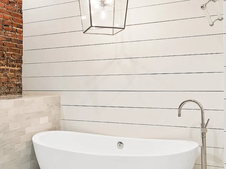 Soaking tub
