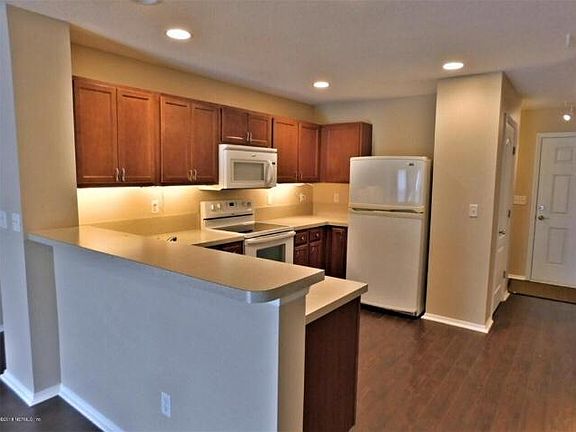4th image of 220 Michelangelo Pl