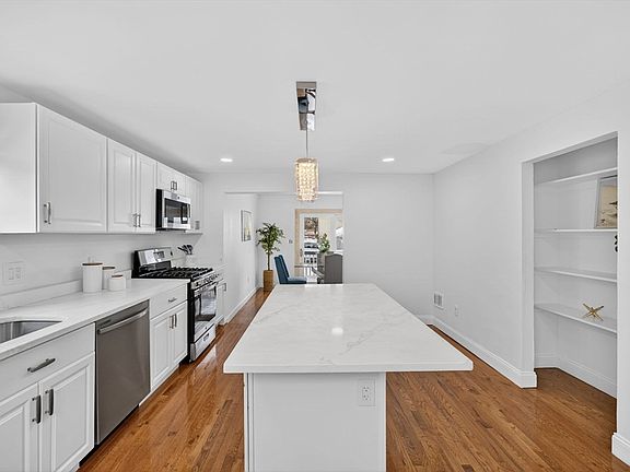 5th image of 131 Adams St