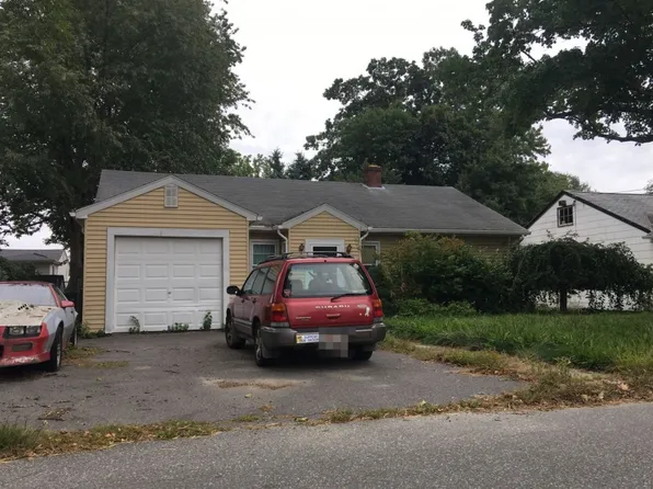 501 Freelove St, Fall River, MA 02720