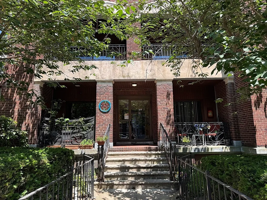 Photo 1 of 13 - 313 Summit Ave #5 - Boston, MA Primary Photo - 313 Summit Ave #5