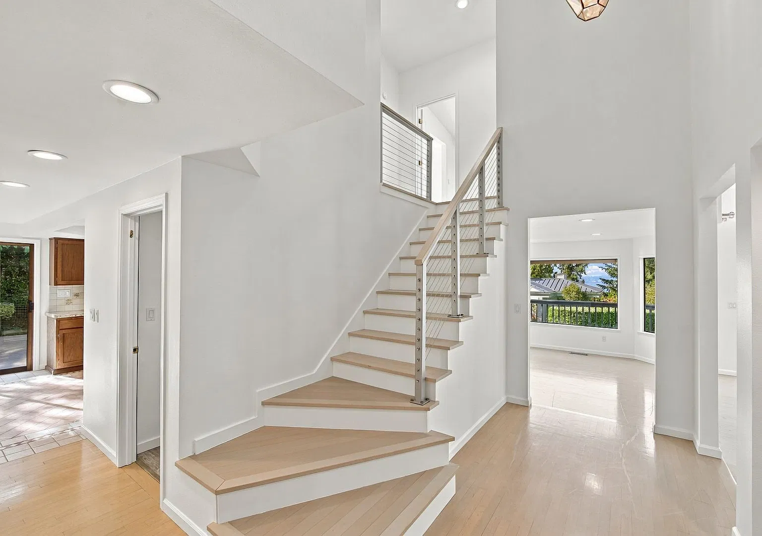 4Bd/3.25Ba Kirkland Home — Photo 3