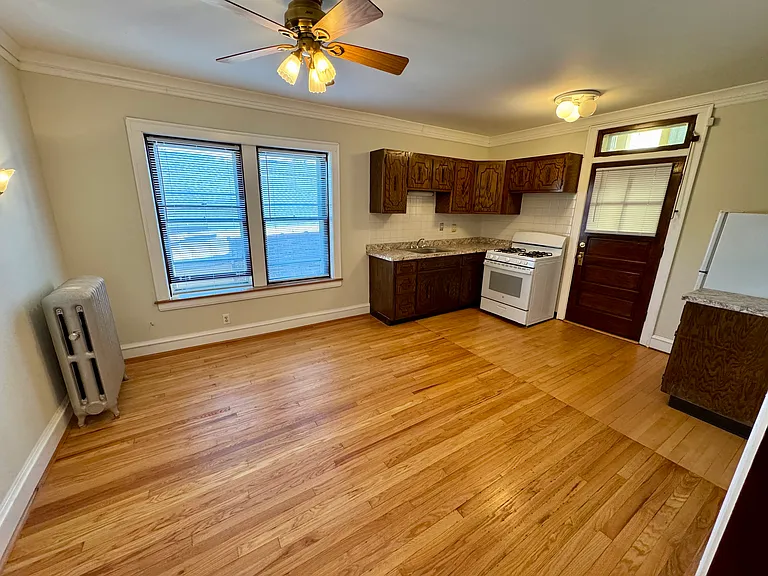 2223 W Argyle St #2 — Photo 8
