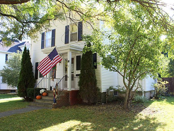 3rd image of 11 Cottage St