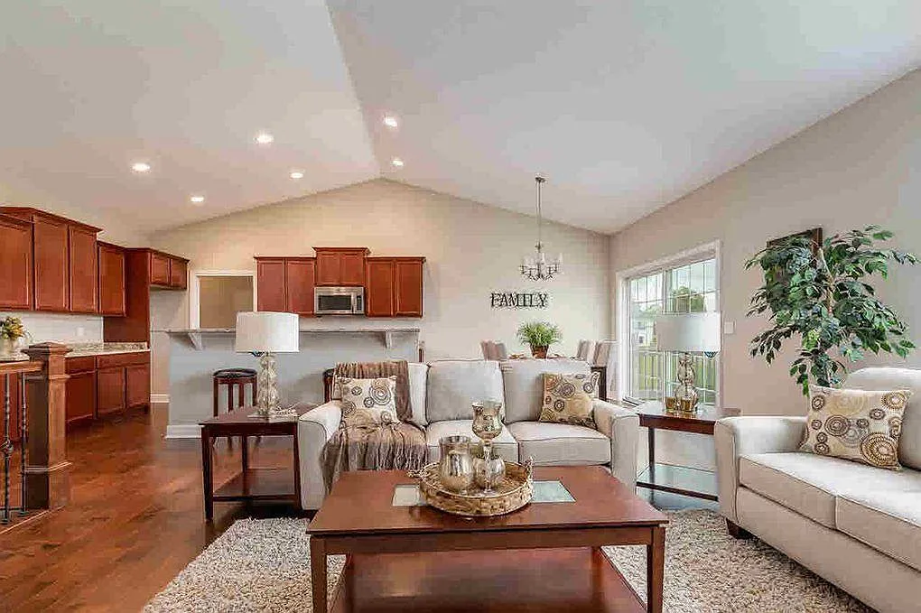 4 bed, 3112 sqft, $3,500 — Photo 2