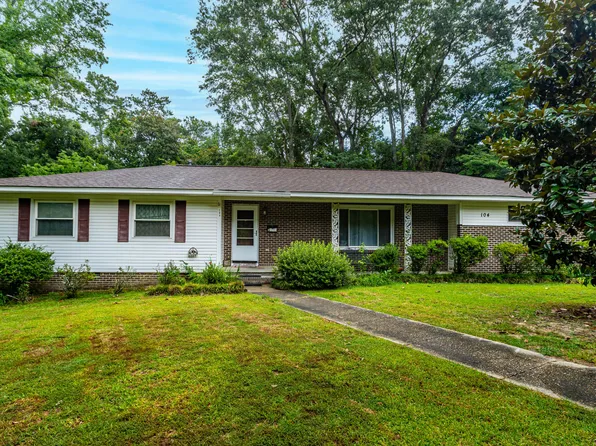 104 Camellia Cir, Hattiesburg, MS 39401