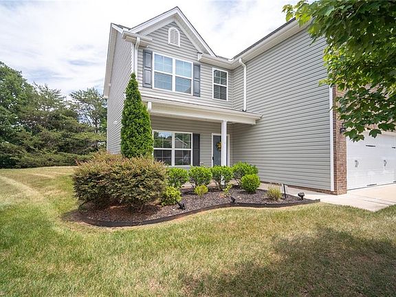 2nd image of 15 Harvest Oak Ct