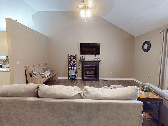 3rd image of 710 Scenic Hills Dr