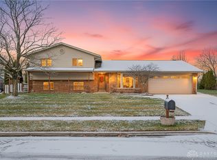 7567 Roselake Dr, Dayton, OH 45414