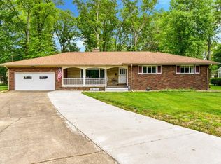 5 Gillian Ln, Youngstown, OH