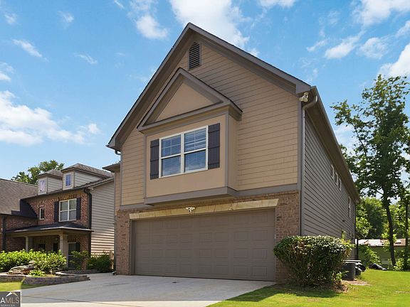 3rd image of 2618 Lake Manor Cir