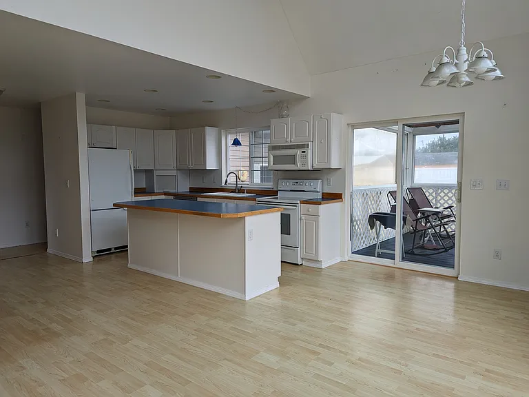 354 Canal Dr NE — Photo 5