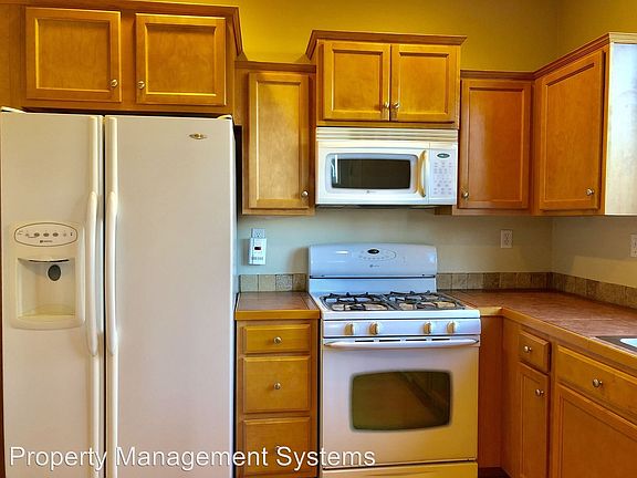 3rd image of 297 NW Glencory St