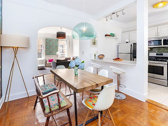 3rd image of 318 W 100th St APT 7C