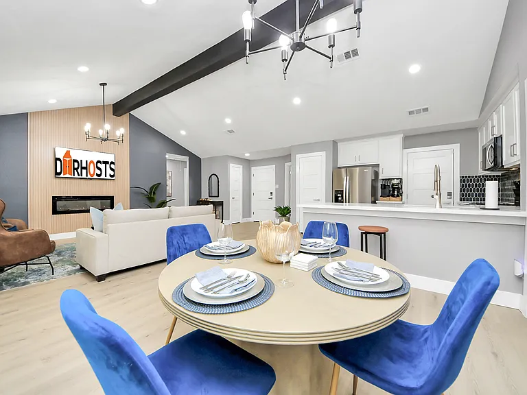 Falcon Meadow Dr — Photo 2