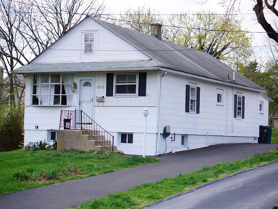 4015 Center Ave