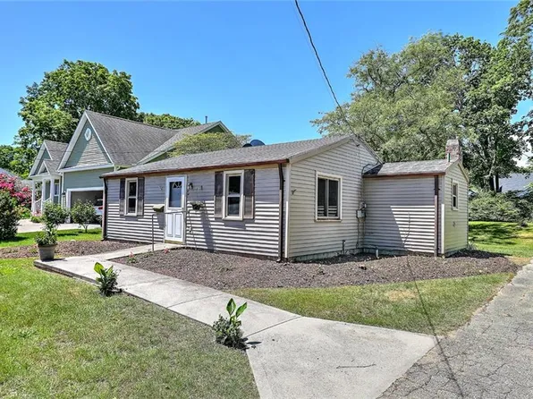 84 Oak St, South Kingstown, RI 02879